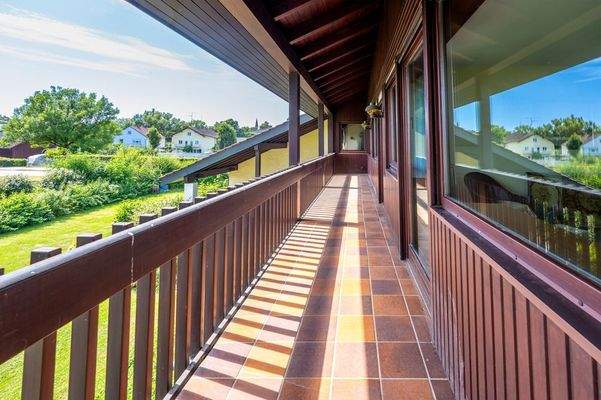 großer Südbalkon im OG