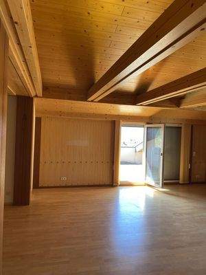 Wohnraum im DG mit Ausgang zur Dachterrasse