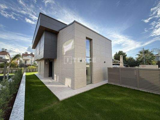 Villa with Pool within Walking Distance of Çalış Beach in Fethiye