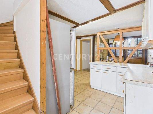 Treppenaufgang und Küche