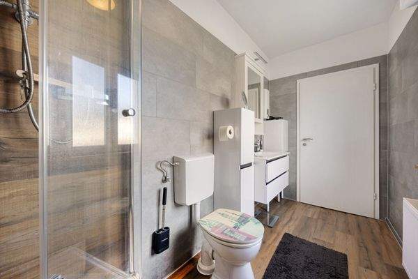 WE EG: Badezimmer Ansicht 2