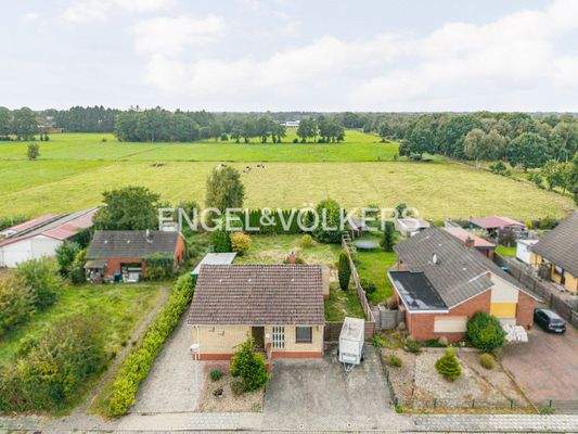 Eine Luftaufnahme der Vorderseite