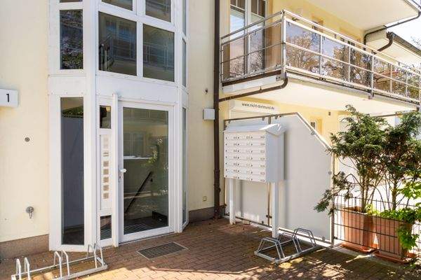 Die Hauseingangstür zum Kurpark 1