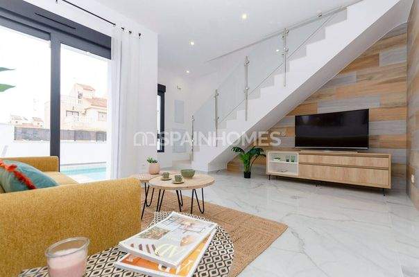 Detached Houses with Private Swimming Pools in Torrevieja Alicante