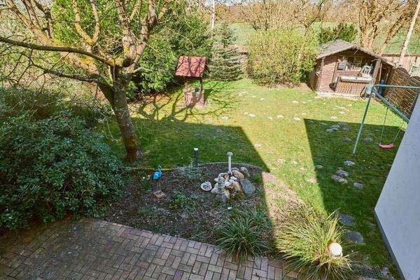 Grundstück hinten Sicht vom Balkon 