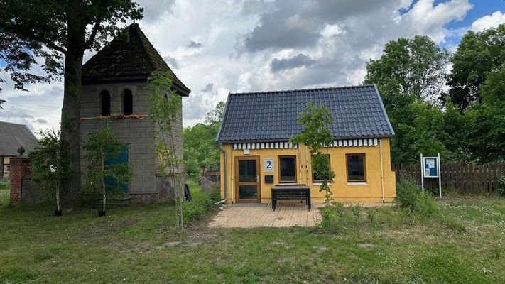 Das Haus und der Glockenturm.