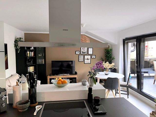 3 Zi.-Wohnung, 90 m² Wfl., Lingen City, südl. Strootgebiet, 2 große SZ, Terrasse, EBK, Stellplatz, "Penthouse- Feeling" ab 01.08.2026 - Photo 1
