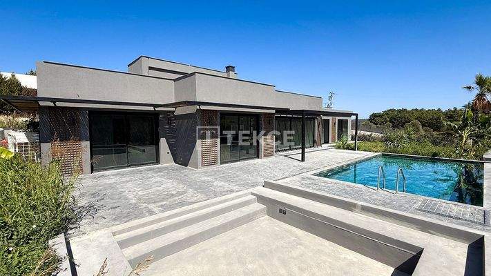 Detached Homes with Pools on 2500 m² Plots in Urla