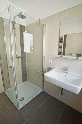 Echtglasdusche mit Raindance