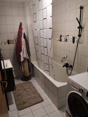 Bad mit Duschwanne &amp; WM