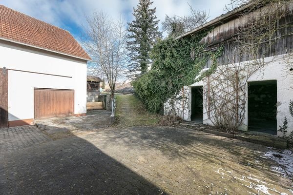 Garage und Nebengebäude