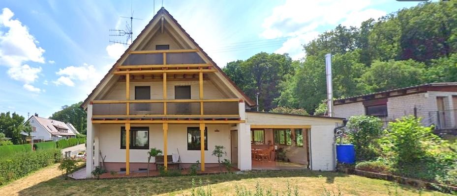 Hausansicht mit Wintergarten