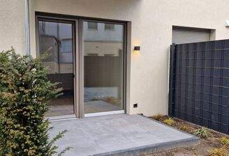 Terrasse zur Wohnung