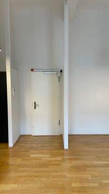 Eingangstür und Flurbereich.jpg