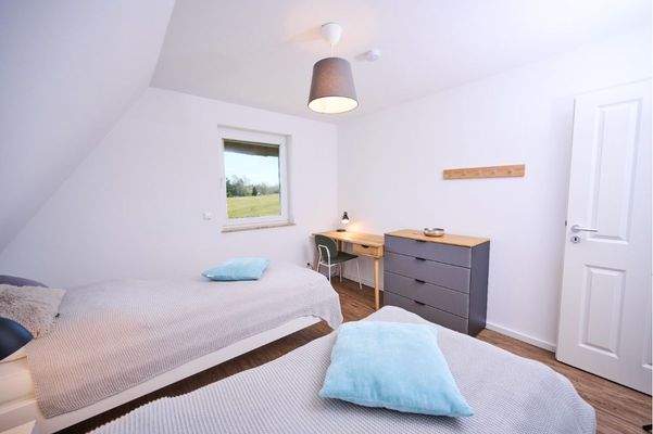 Freundliches Schlafzimmer im Dachgeschoss