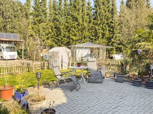 Terrasse der unteren Einheit.jpg