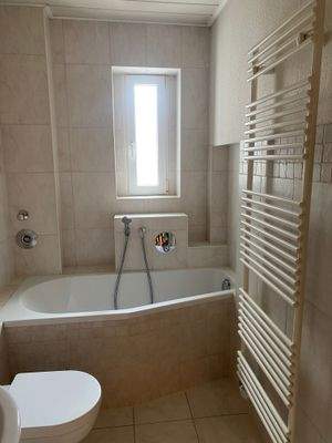 Badezimmer mit Badewanne