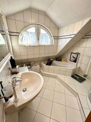 B4 Badezimmer Bild 1.jpg