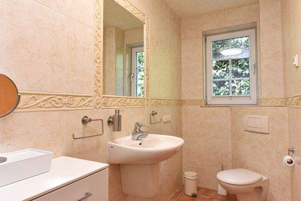 helles Tageslichtbad mit Dusche 