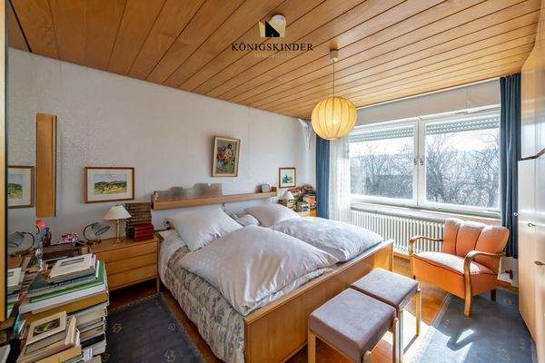 Helles großes Zimmer 