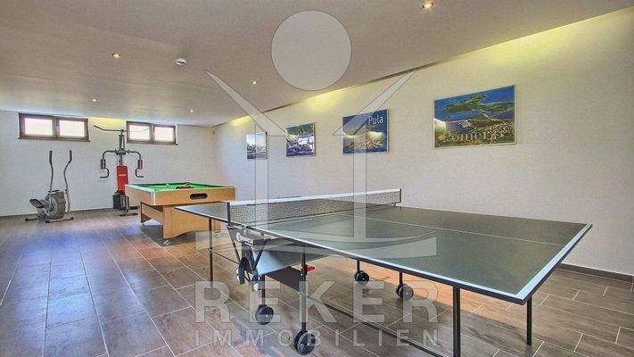 Untergeschoss: Fitnessbereich, 1 Bad & Abstellraum für Fahrräder 