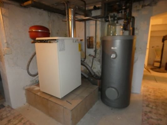 019-Heizungsanlage im Keller.JPG