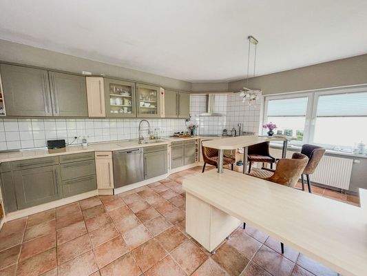 Stilvolle Einbauküche mit viel Stauraum