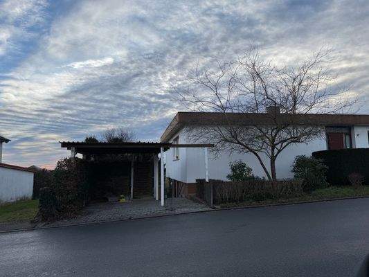 Carport und Zugang Einliegerwohnung.jpeg