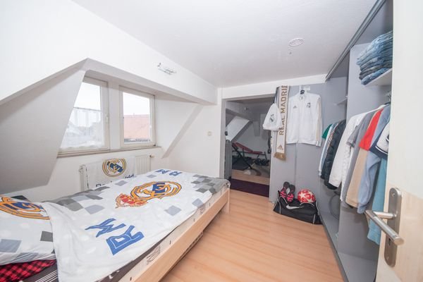 Schlafzimmer 1 von 2 DG Vorderhaus