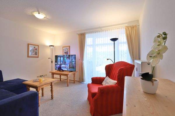 der Wohnbereich mit Zugang zur Terrasse