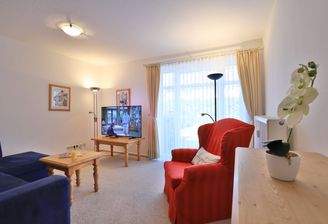 der Wohnbereich mit Zugang zur Terrasse