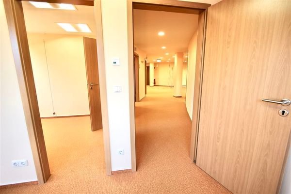 Flur/Behandlung/Büro