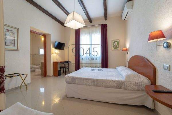 Prestige-Immobilie mit Gästehaus und weitläufigem Grundstück im Süden Sardiniens