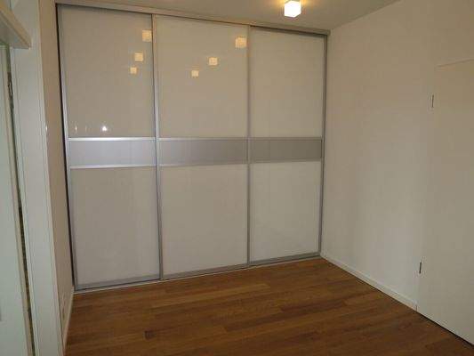 Entrée mit Einbauschank