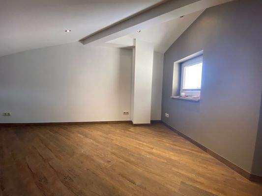 Dachzimmer mit Dachschräge