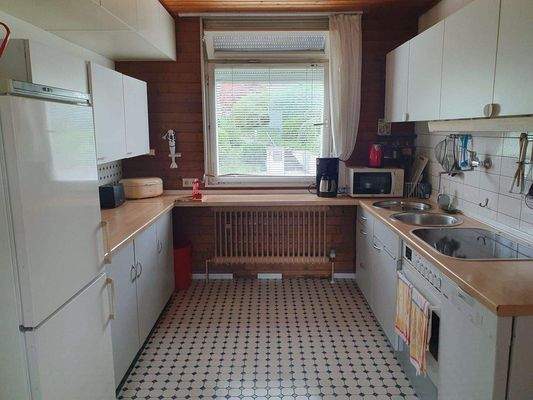 vorhandene Einbauküche....jpg