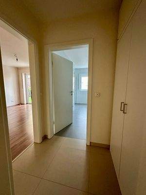 gr. Flurbereich mit Garderobe