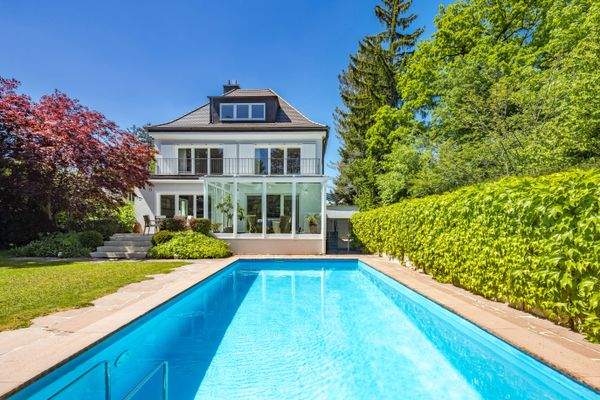 Outdoor-Paradies mit Pool