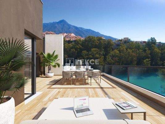 Lakeside Apartments with Panoramic Views in Marbella