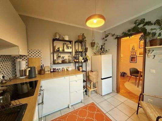 Gemütliche Küche mit Pflanzen