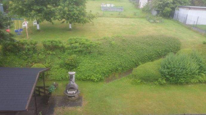 Ansicht aus der Wohnung in den Garten