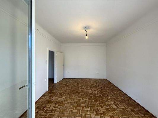 Schlafzimmer 2 von 2 / klimatisiert mit Balkon