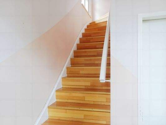Treppe mit Zugang zur Wohnung