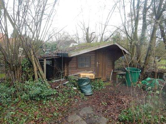 Praktisches Gartenhaus.JPG
