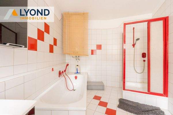 Tageslichtbad mit Dusche 