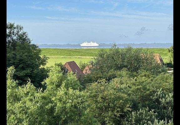 Weitblick über den Deich vom Dachgeschoss