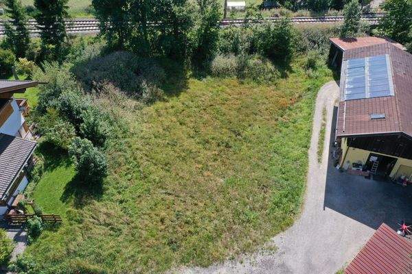  Grundstück (zur Hälfte)