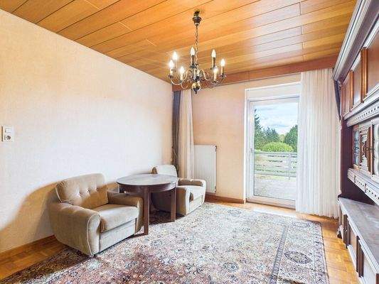 Ein-/Zweifamilienhaus mit Werkstatt in SB-Ensheim