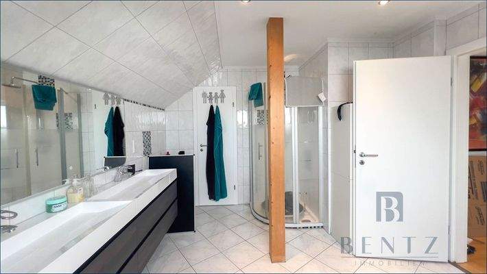 Badezimmer Dachgeschoss