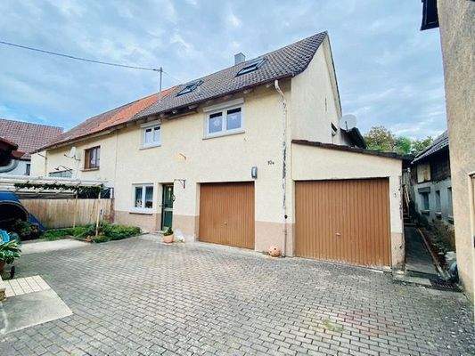 O10a Hausansicht und Hoffläche.jpg